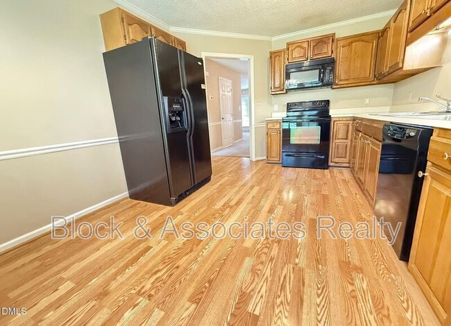 Building Photo - 120 Greenmont Ln