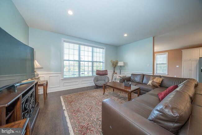 Building Photo - 3701 Parris Blvd