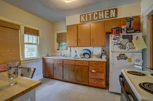 Building Photo - 2652 Milwaukee St