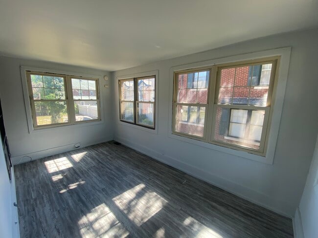 Building Photo - 7 W Conron Ave