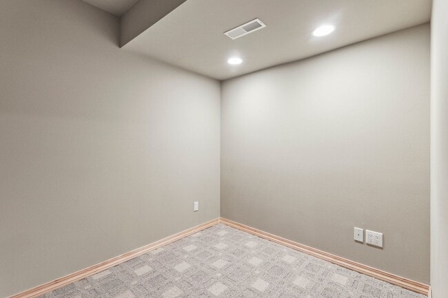 Building Photo - 9621 Shadow Wood Dr