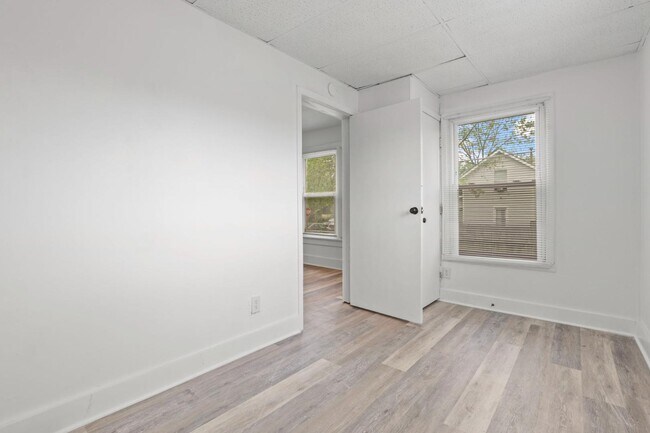 Building Photo - 1385 Aberdeen Ave