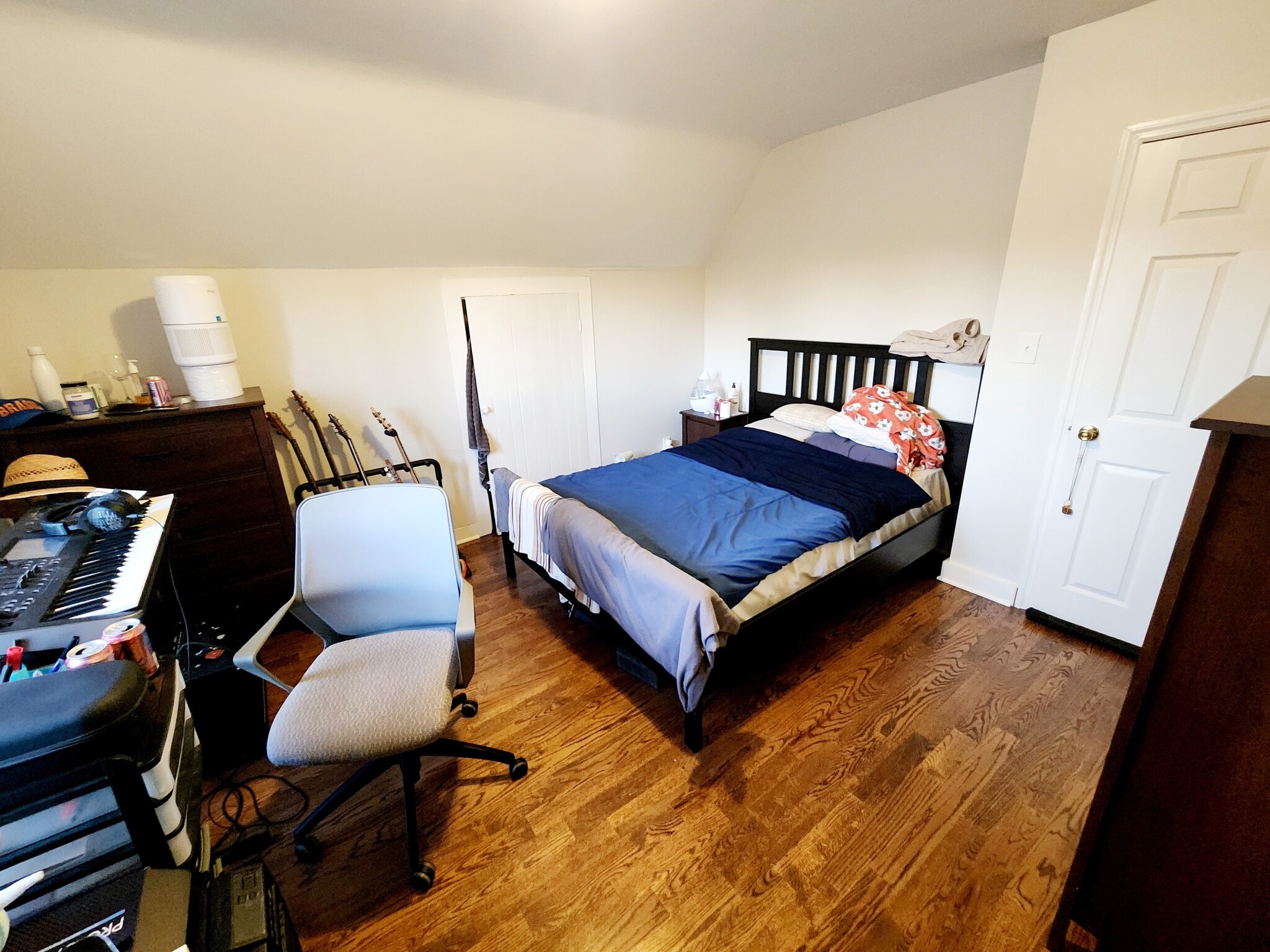 3rd Floor Front Bedroom - 143 Winchester Ave