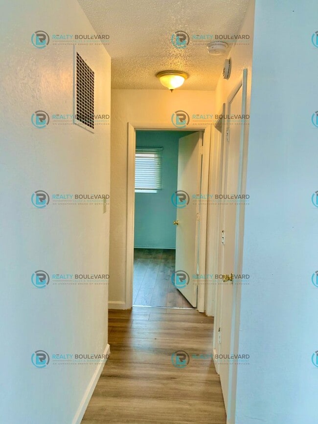 Building Photo - 1137 Arnold Dr