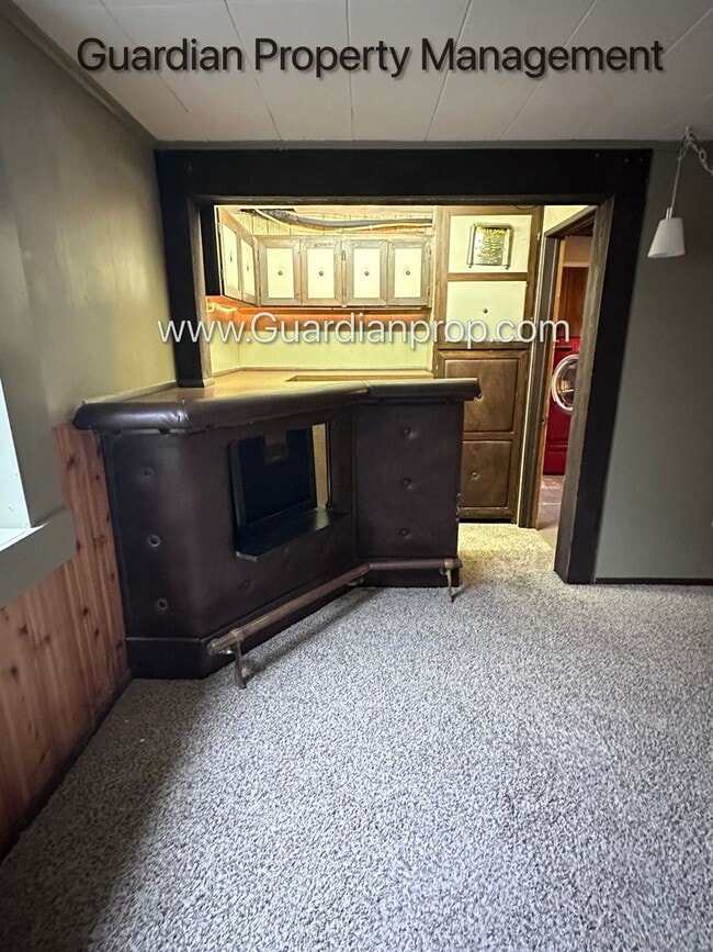 Building Photo - Richfield Single Family Home, Fenced Yard, 2 Car Garage, Dishwasher