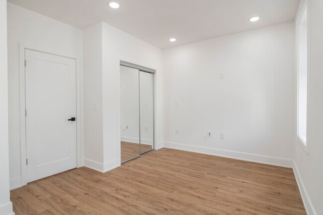 Building Photo - 3312 W Cumberland St