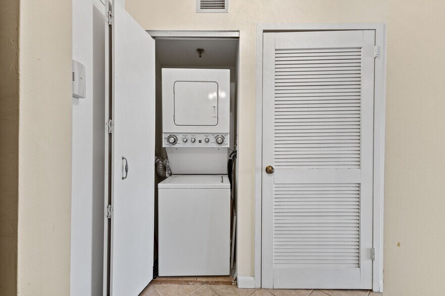 Building Photo - 25 Rockledge Ave