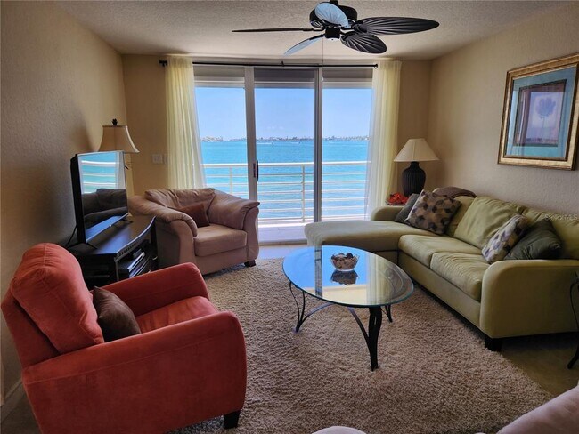 Building Photo - 6105 Bahia Del Mar Cir