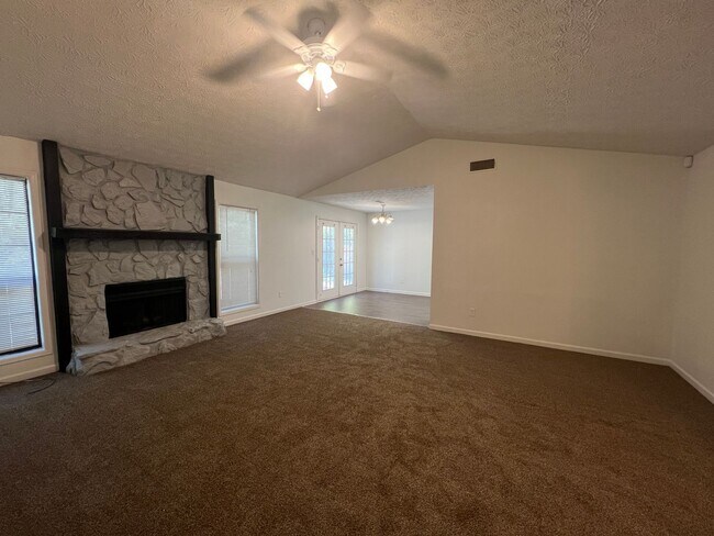 Building Photo - THE PERFECT 3 BEDROOM 2 BATHROOMS RANCH HOME FOR YOUR FAMILY!