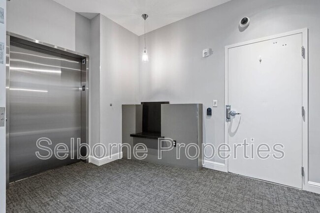 Building Photo - 33 Clementina St