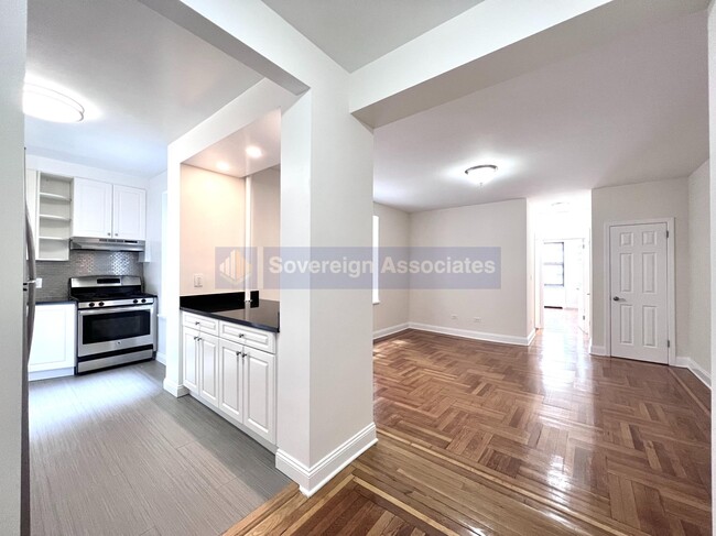 Building Photo - 105 Pinehurst Ave