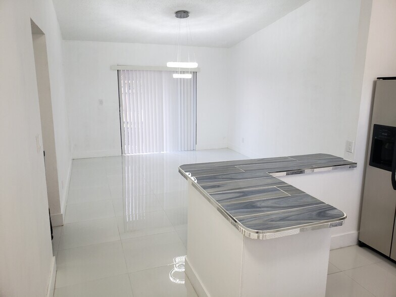 Building Photo - 20867 Snapper Pl