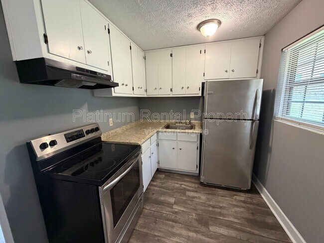Building Photo - 1502 Waverly Way