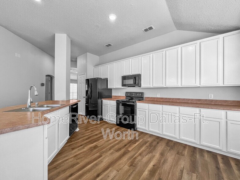 Building Photo - 3318 Lochwood Dr