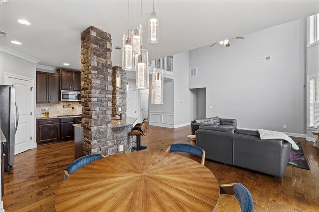 Building Photo - Stunning 3 Story Home in Crawford Creek