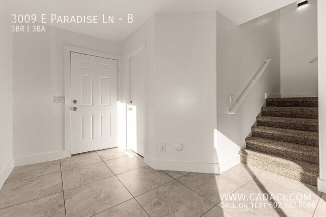 Building Photo - 3009 E Paradise Ln