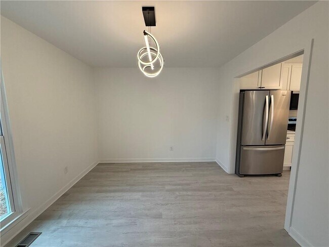 Building Photo - 3663 Heatherwood Dr NE