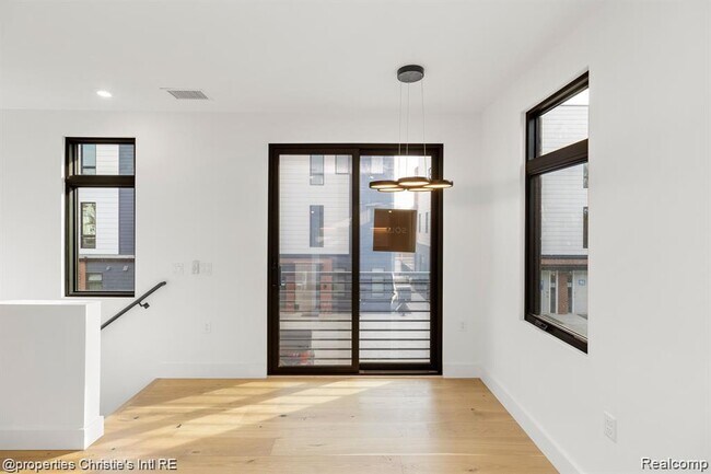 Building Photo - 1642 Bagley St