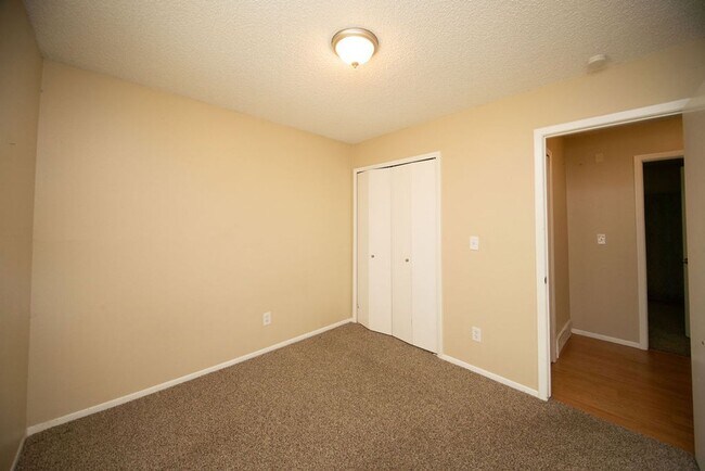 Building Photo - Great 4 bedroom Ranch style home!