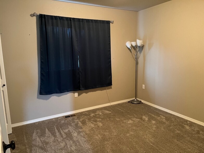 Bed 2 - 3036 N Terrell Dr