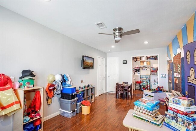 Building Photo - 5302 Treaschwig Rd