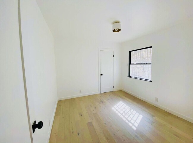 Building Photo - 1520 Marsden St