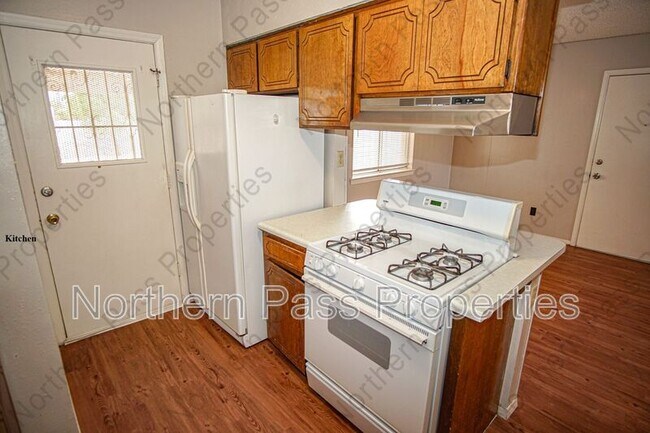 Building Photo - 8548 Arboleda Dr