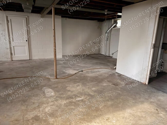 Building Photo - 2104 S 42nd St