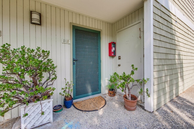 Building Photo - 280 Easy St