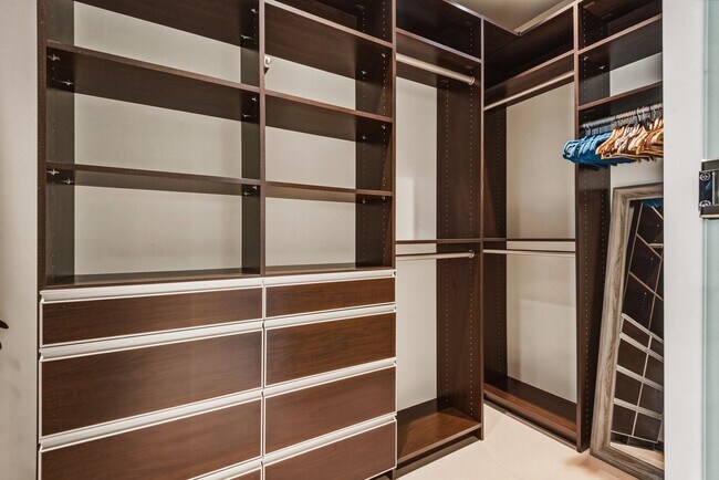 Building Photo - Waldorf Astoria 4707-Strip/City/Mtn Views from this Stunning 2Bd/2.5Ba Residence