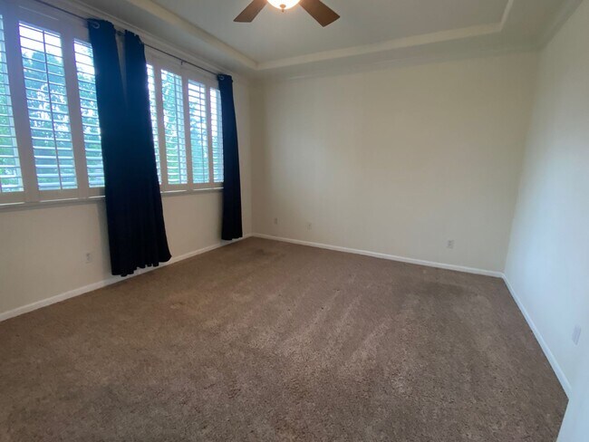 Building Photo - CLEAN AND SPACIOUS 4 BED, 2.5 BATH WITH COVERED BACK PATIO AND LUSH LANDSCAPING IN WESTLAKE COMMU...