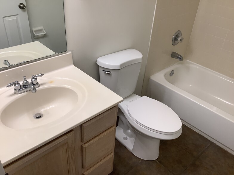 Building Photo - 2377 Ferndown Dr