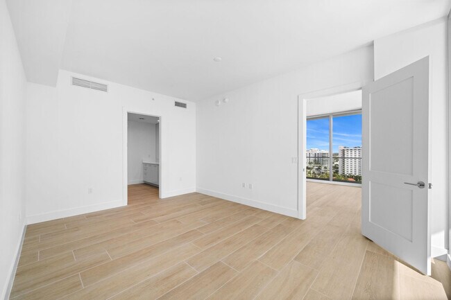 Building Photo - 153 N Seabreeze Blvd