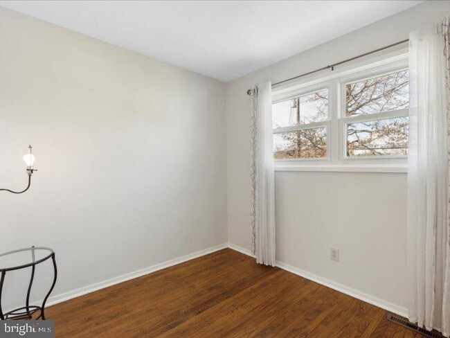 Building Photo - 437 Haywood Rd