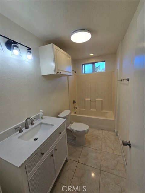 Building Photo - 3374 Fashion Ave