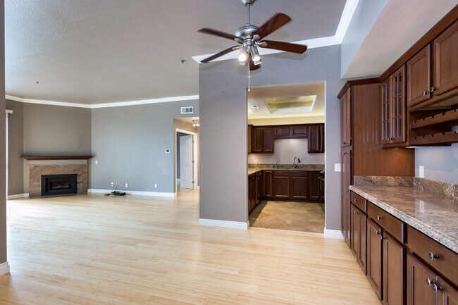 Building Photo - Heart of Bankers Hill at La Parc Chateau!