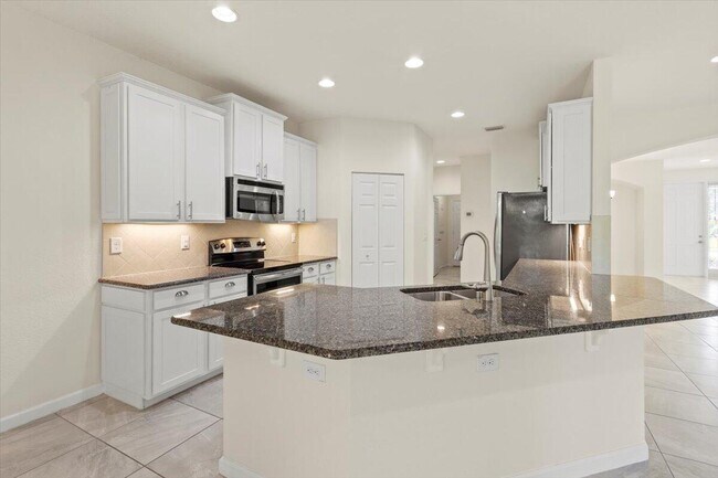 Building Photo - 12133 SW Aventino Dr