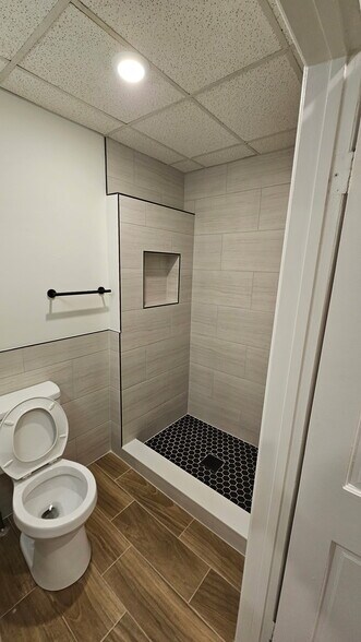 Building Photo - 4670 James St