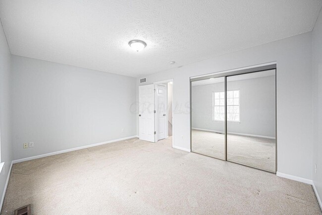 Building Photo - 97 Tarryton Ct W