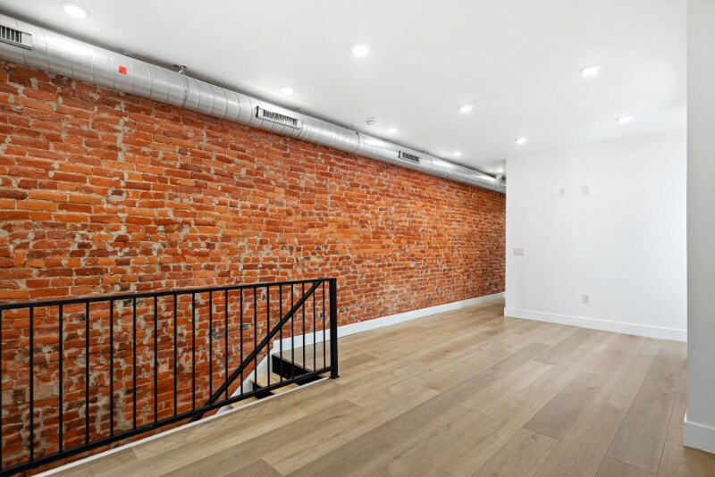 Building Photo - 5814 Chestnut St