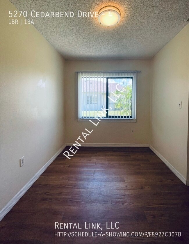 Building Photo - 5270 Cedarbend Dr