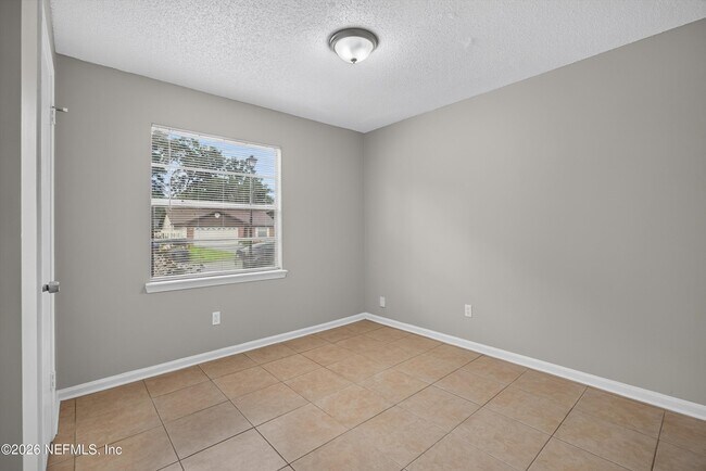 Building Photo - 1040 Willow Cove Ct E