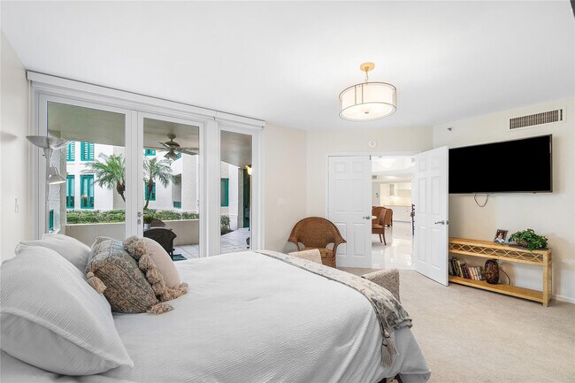 Building Photo - 100 SE 5th Ave