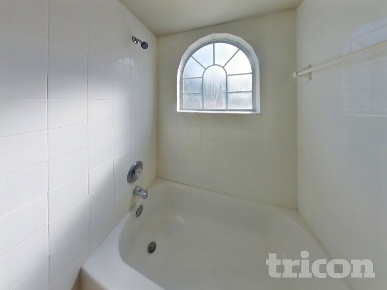 Building Photo - 2750 Archer St