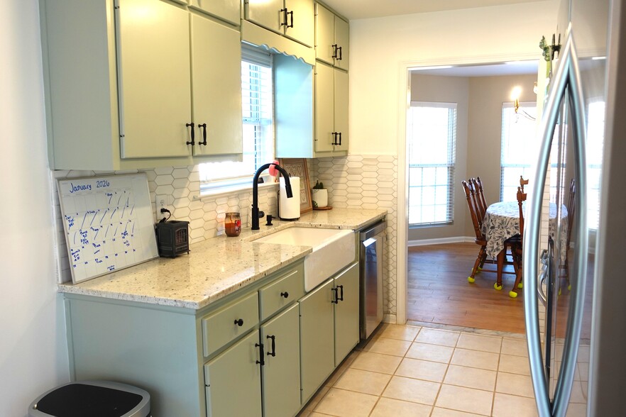 Farm Sink - 1333 Holliday Dr