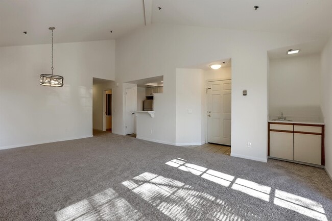 Building Photo - 10252 Danube Dr