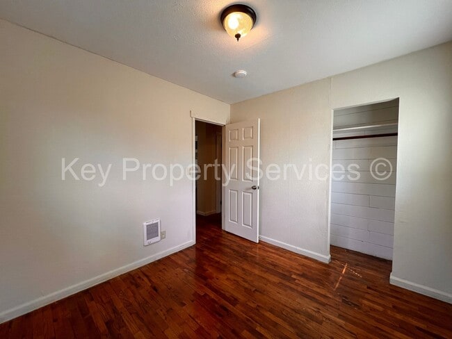 Building Photo - Cozy Two Bedroom House with Large Yard