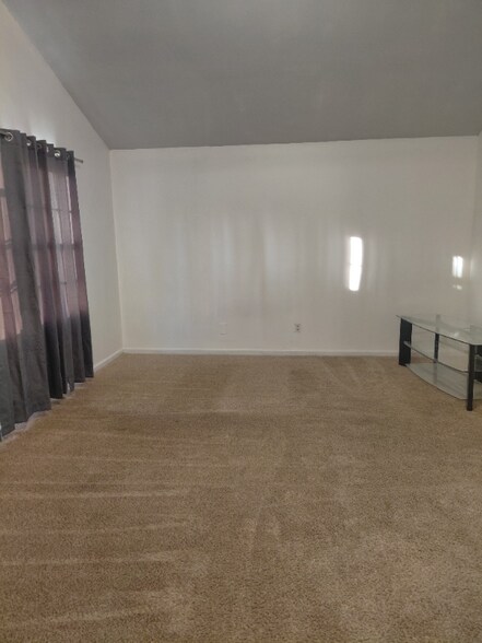 Building Photo - 975 Daisy Ct NW