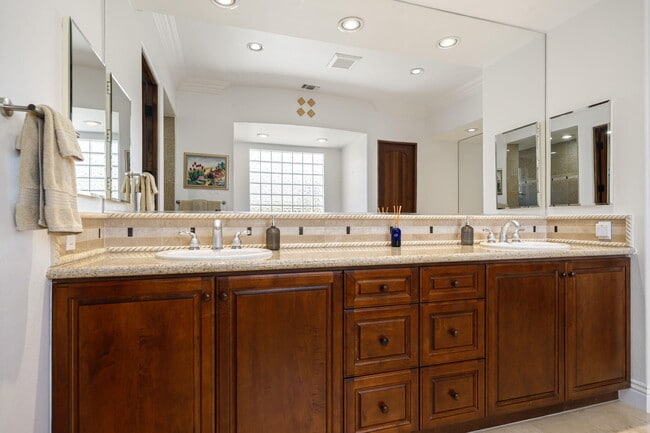 Building Photo - 56985 Village Dr