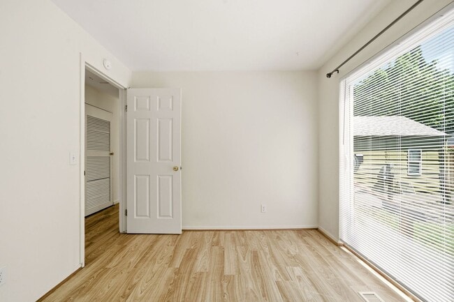 Building Photo - Updated Single-Level Home with Modern Kitchen, Natural Light & Parking